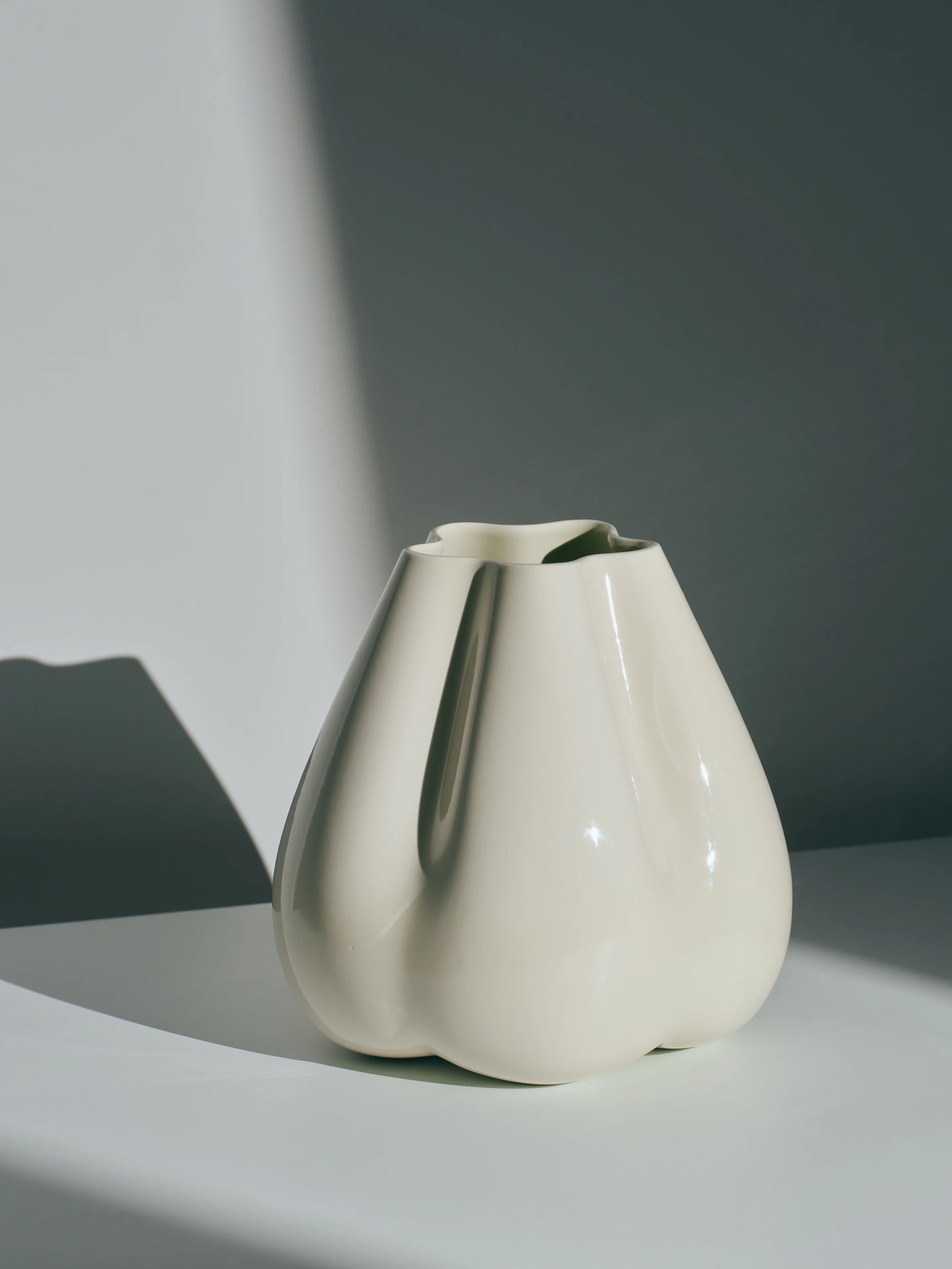 Dumpling Vase, cream