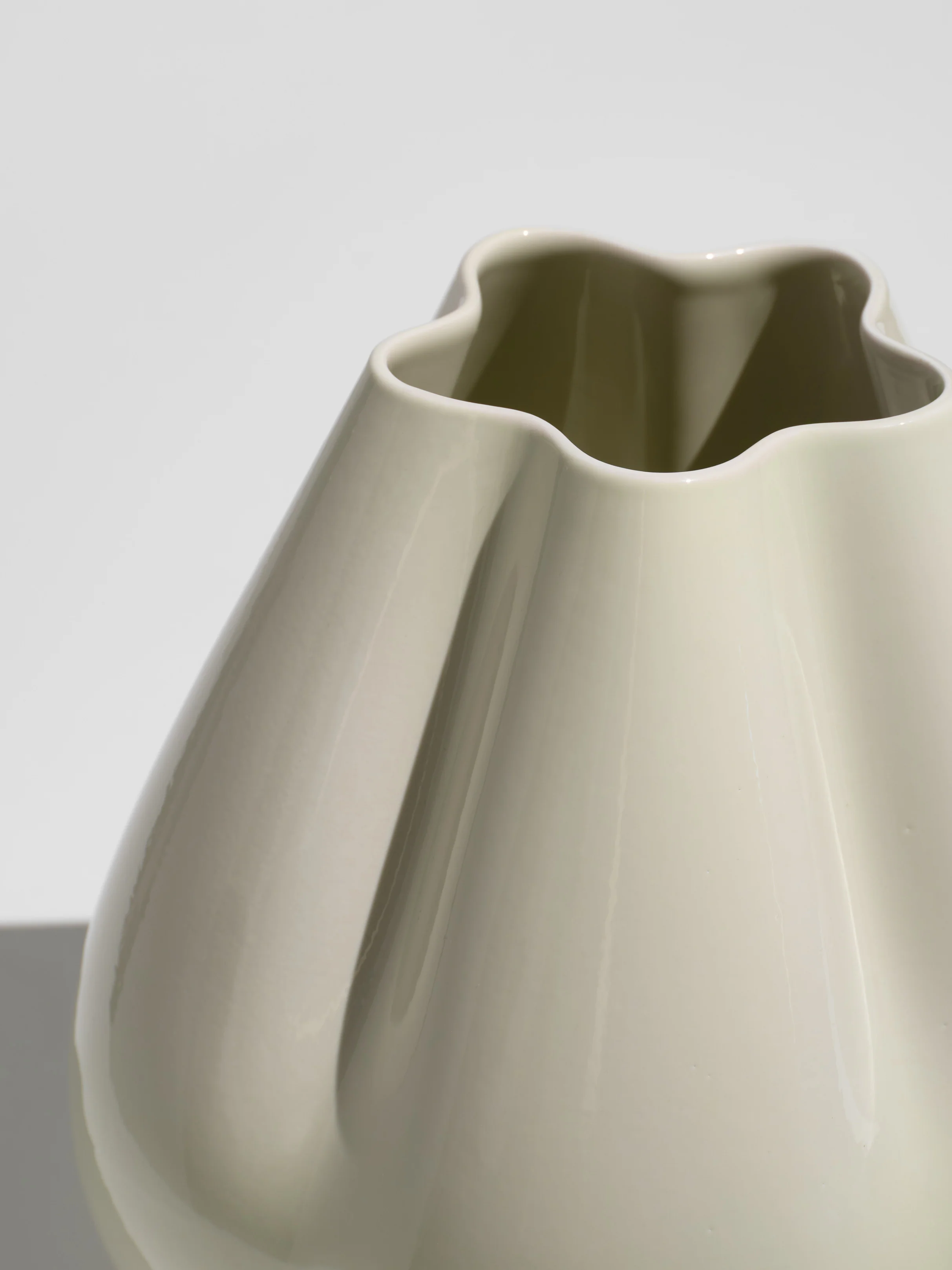 Dumpling Vase, cream - Image 3