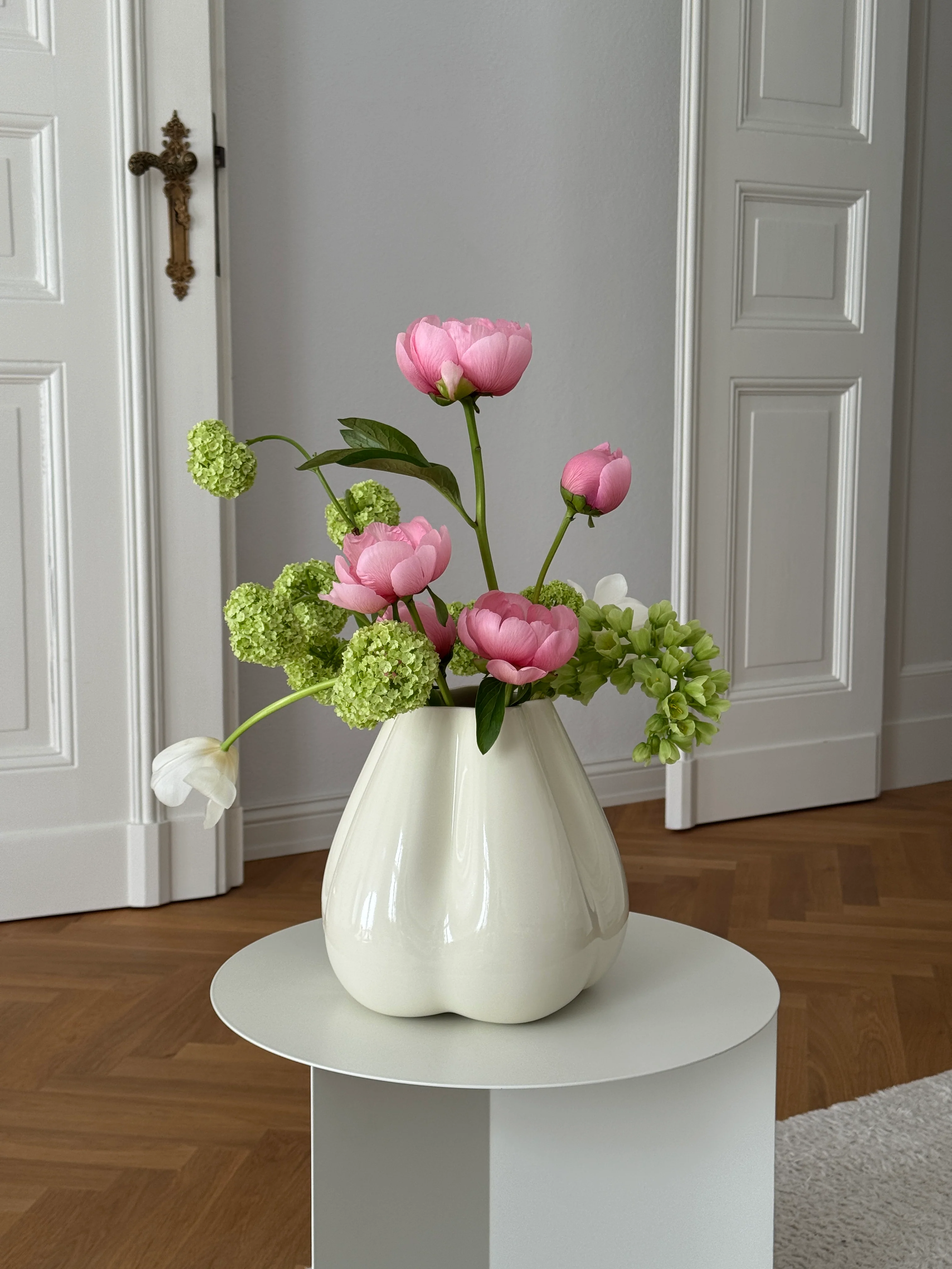 Dumpling Vase, cream - Image 4