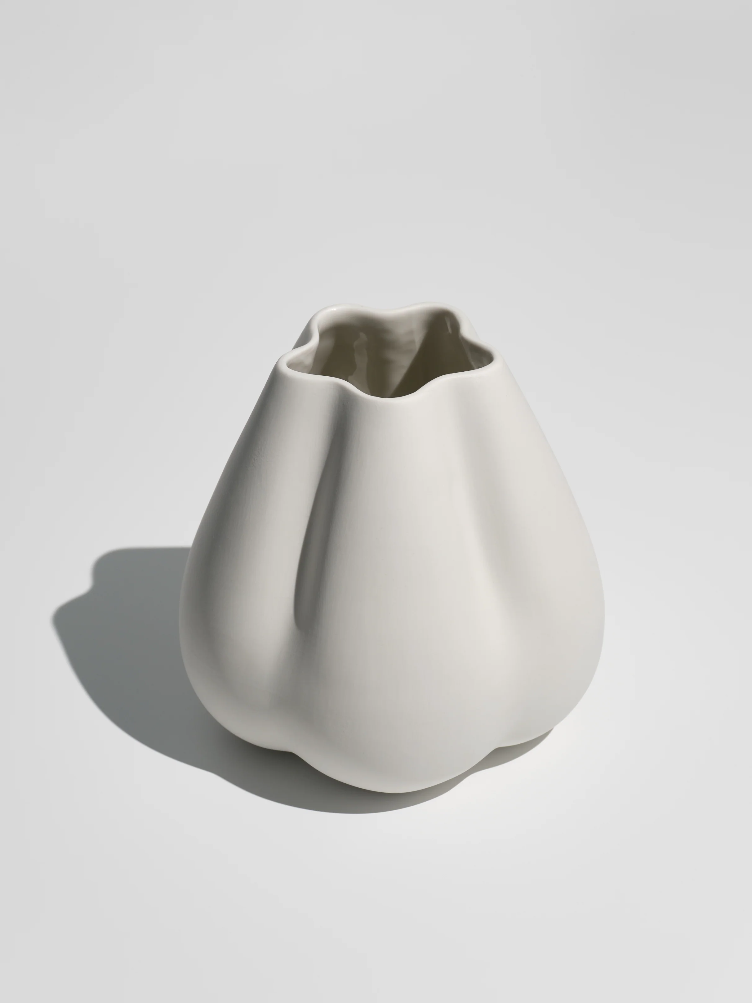 Dumpling Vase, white, matte finish - Image 3