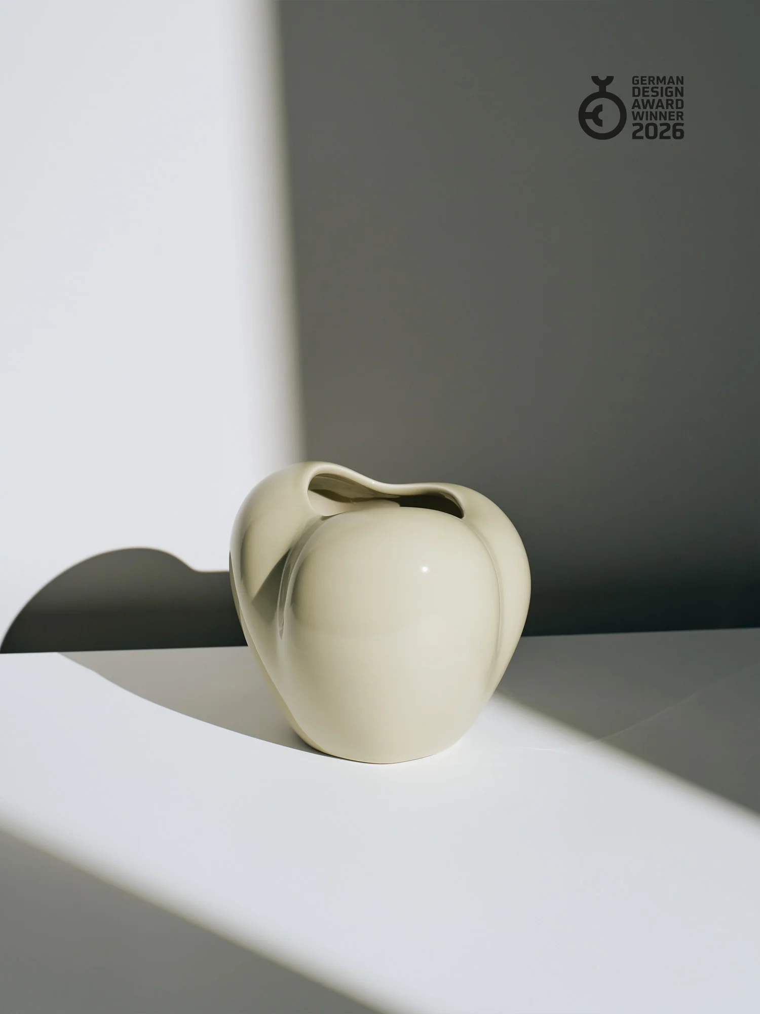 Mini Poppy Vase, moon dust - Image 5