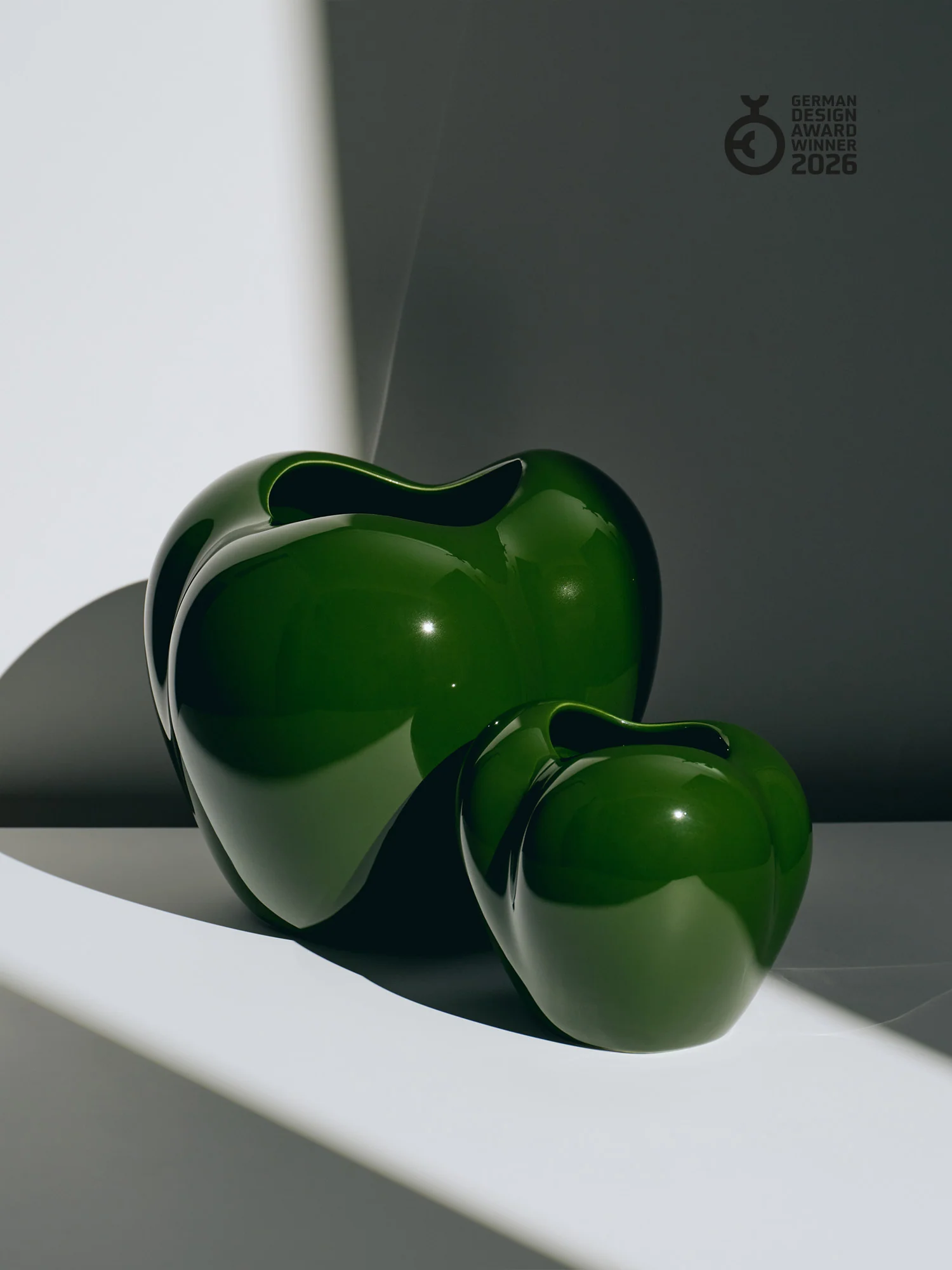 Mini Poppy Vase, racing green - Image 3