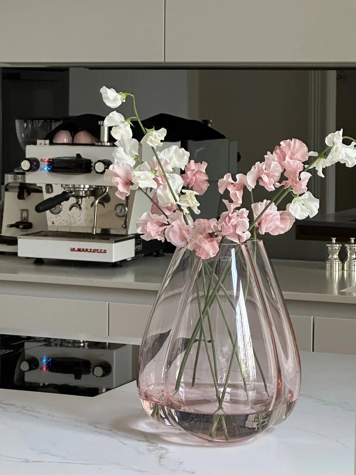 Tulip Vase, pink - Image 3