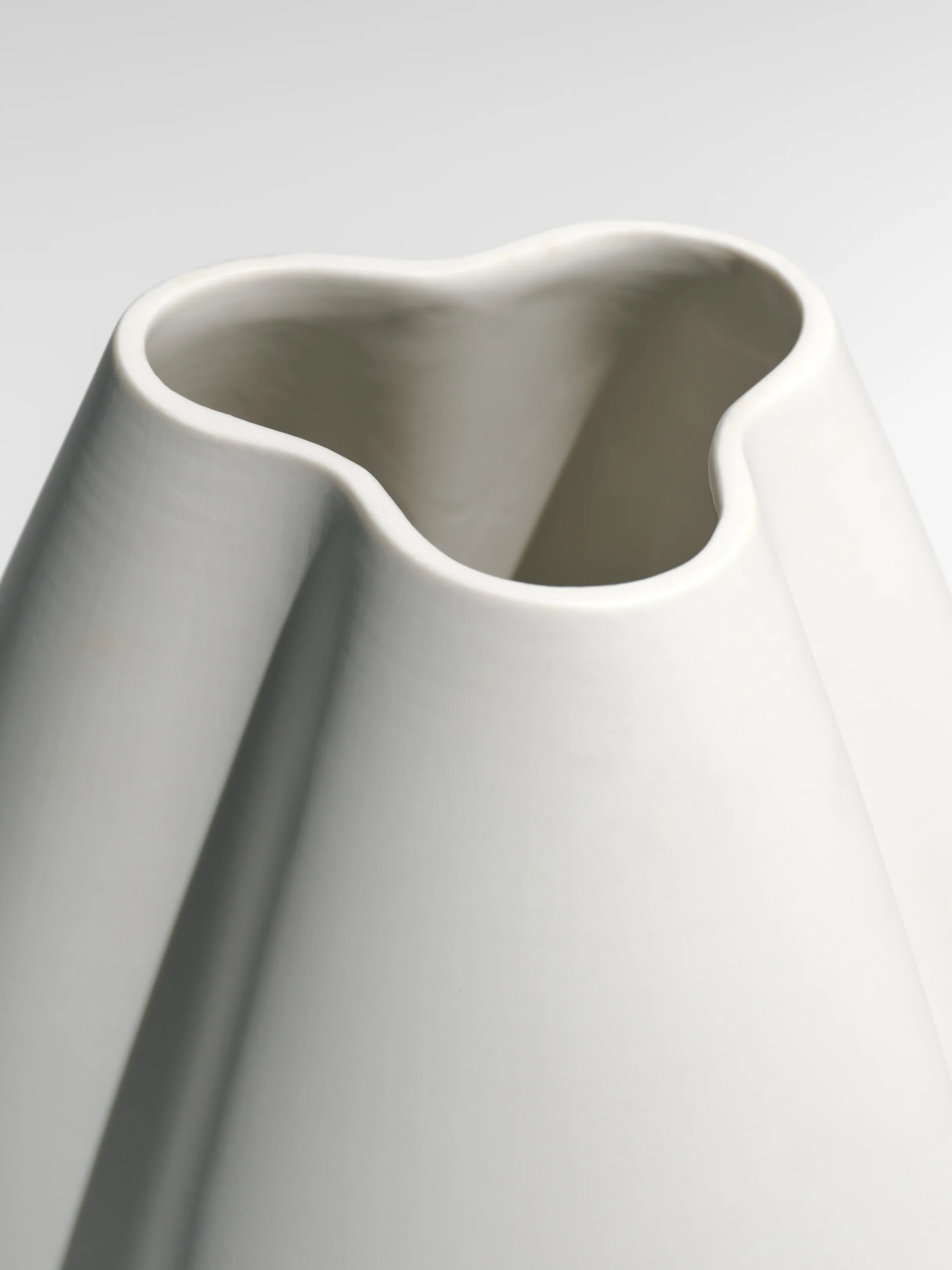 Tulip Vase, white - Image 3